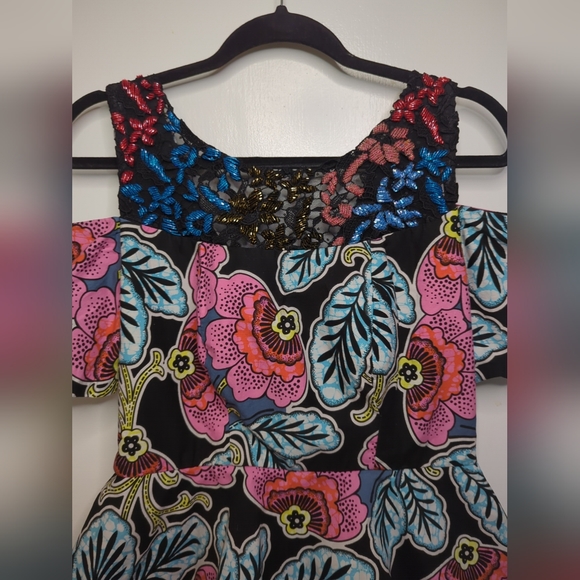 Beautiful Peplum Ankara Top, Floral Print And Beaded Chest Detail - Picture 9 of 16